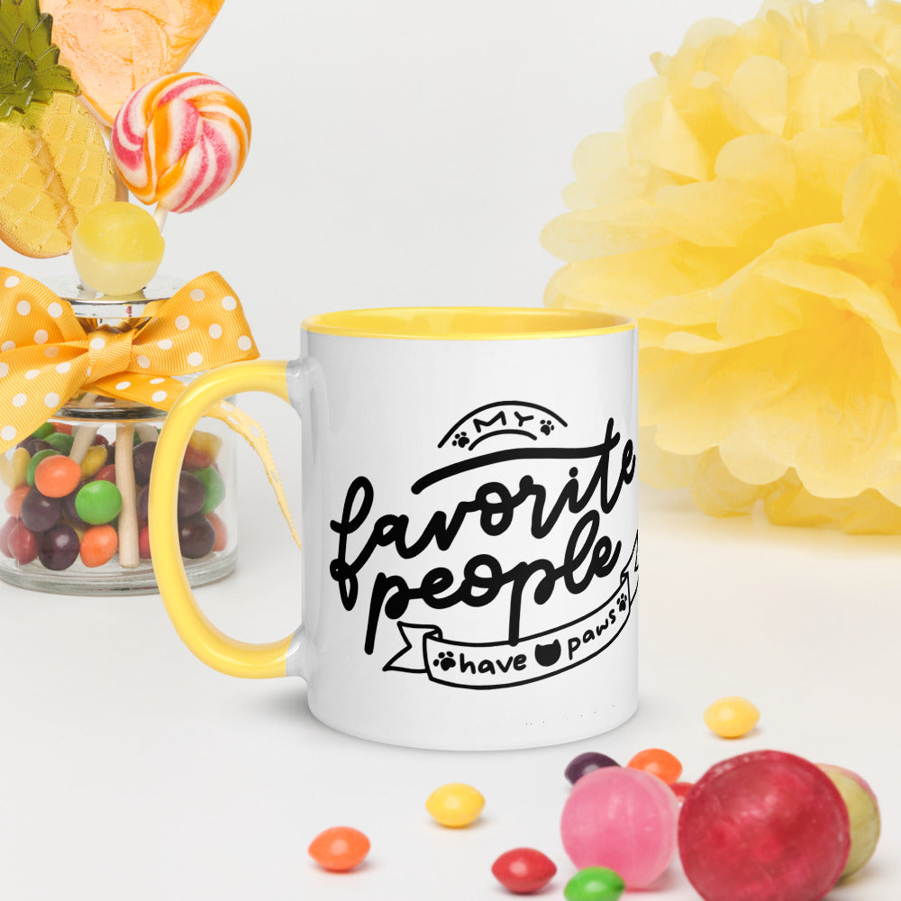 TAZA DE CERÁMICA con interior y asa de color – “My favorite people have paws”